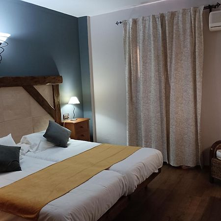 Hotel Rural Los Tadeos Zahara De La Sierra Eksteriør billede