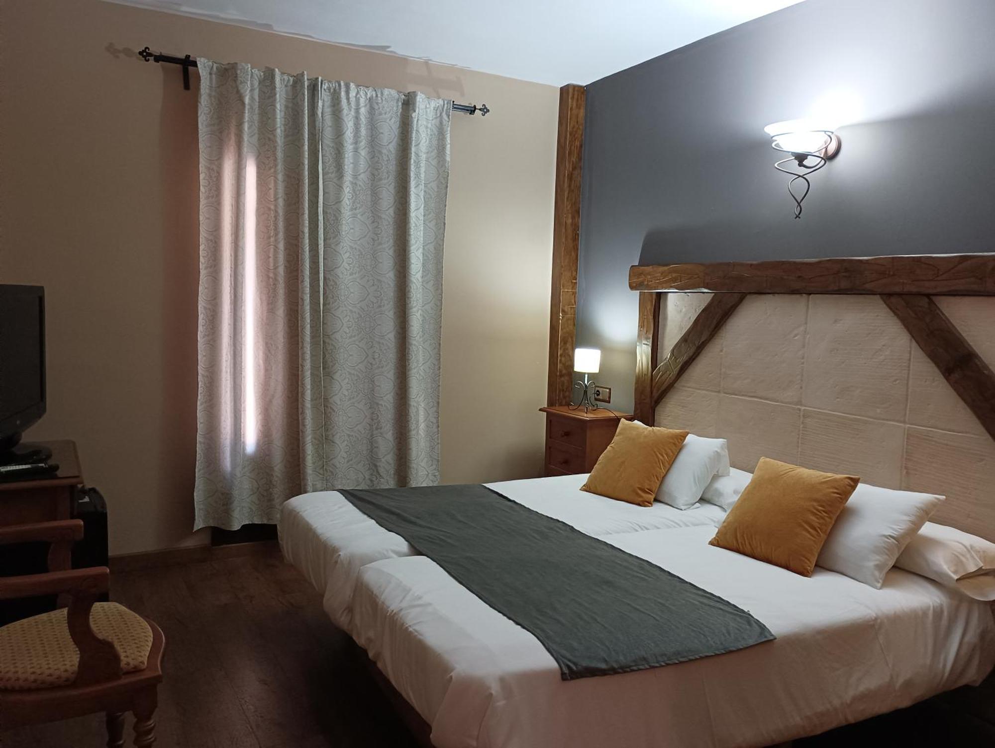 Hotel Rural Los Tadeos Zahara De La Sierra Eksteriør billede